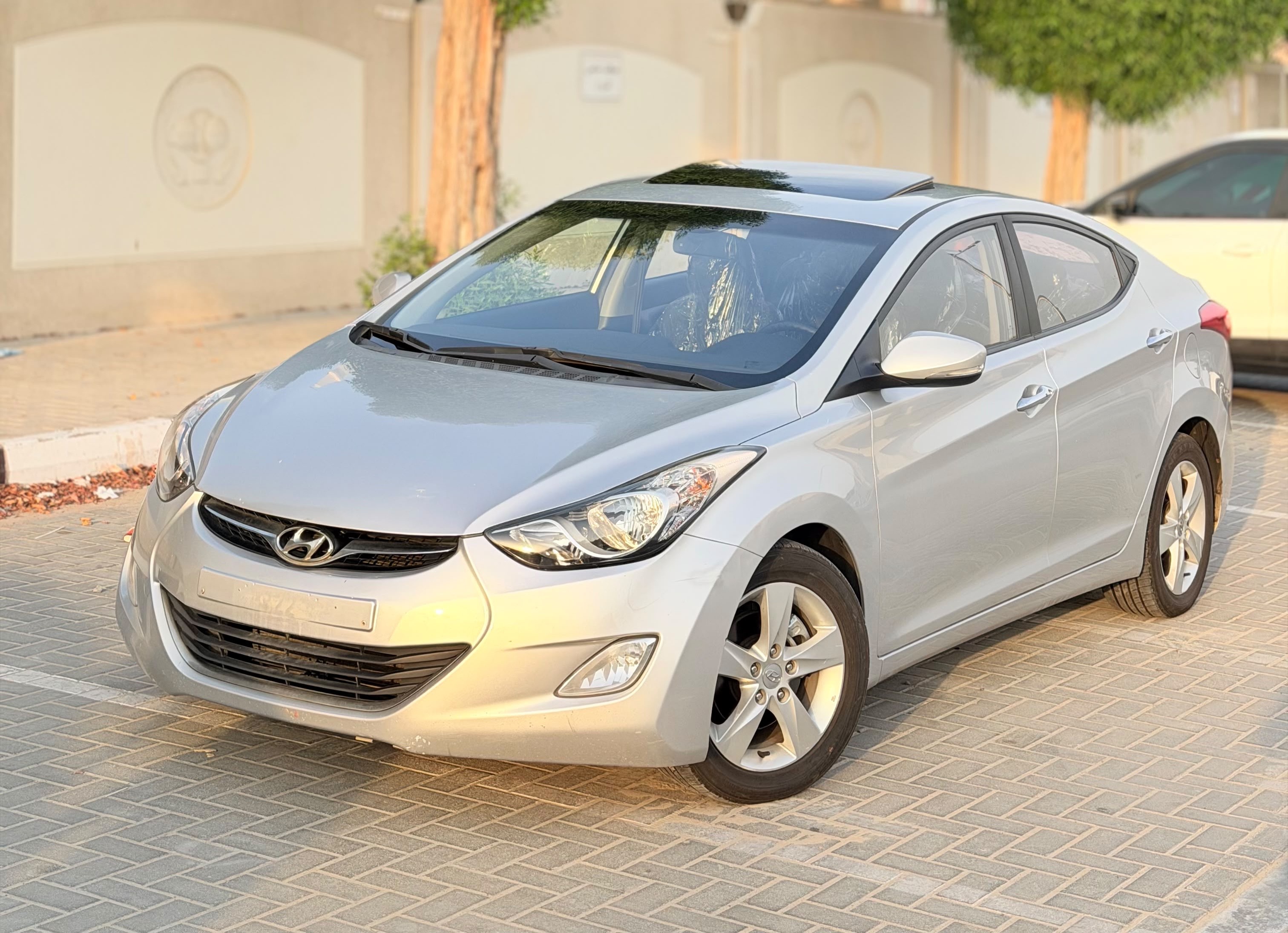 هيونداي أفانتي 2012 1